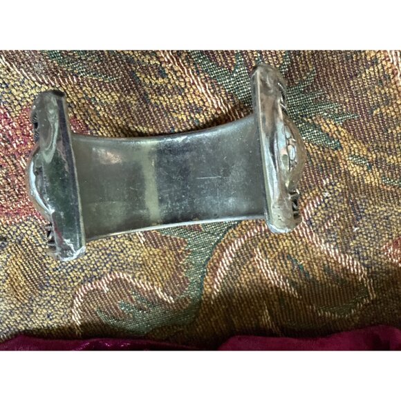 Vintage Star-Patterned Silver-Tone Cuff Bracelet With Intricate Detailing - Picture 4 of 4